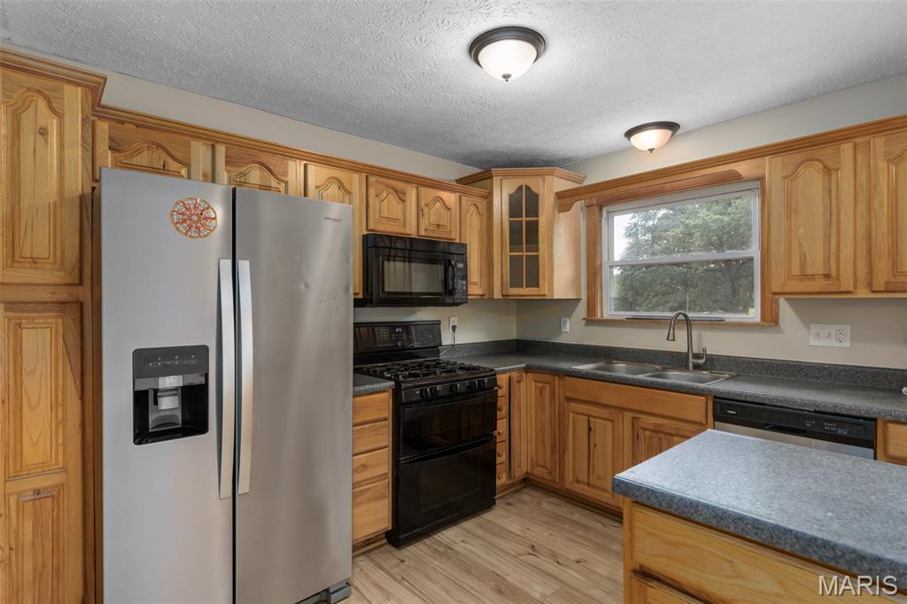 904 Miller Drive Staunton, IL 62088 - Photo 12 of 37