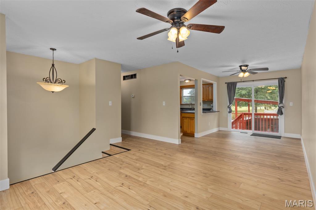 904 Miller Drive Staunton, IL 62088 - Photo 9 of 37