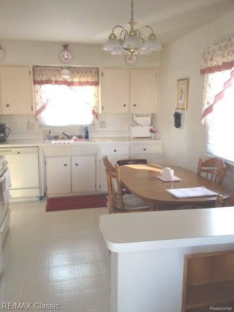 9752 Pardee Road Taylor, MI 48180 - Photo 6 of 11 pardee kitchen 1.jpg