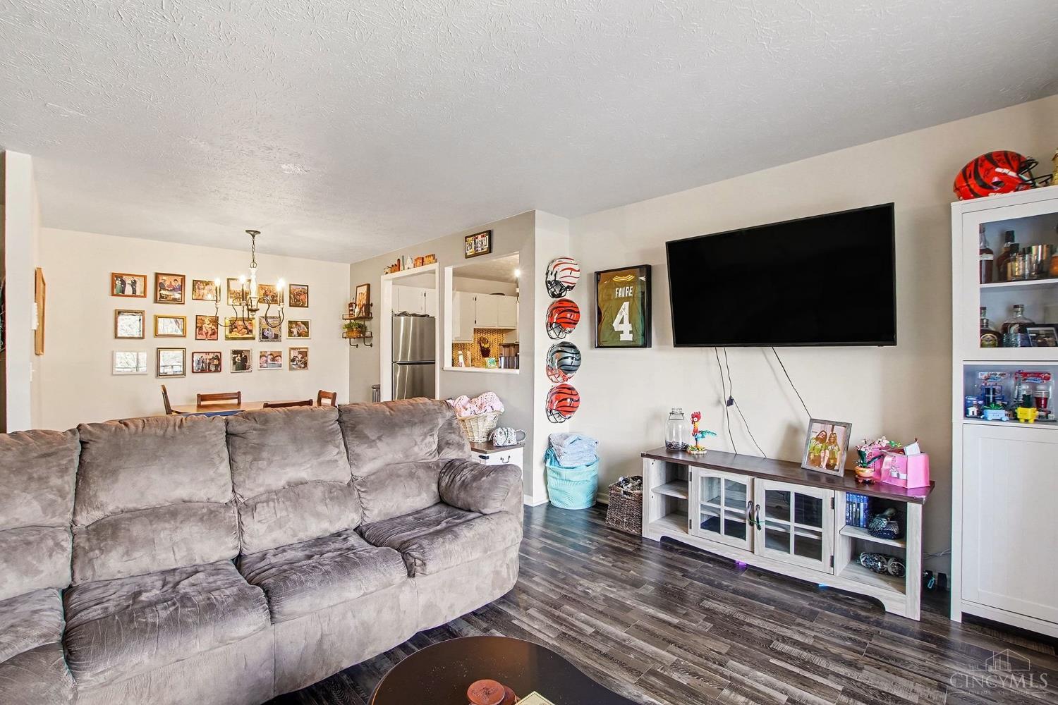 541 Davis Road, Unit 8 Cincinnati, OH 45255 - Photo 4 of 13 Gallery Image 4