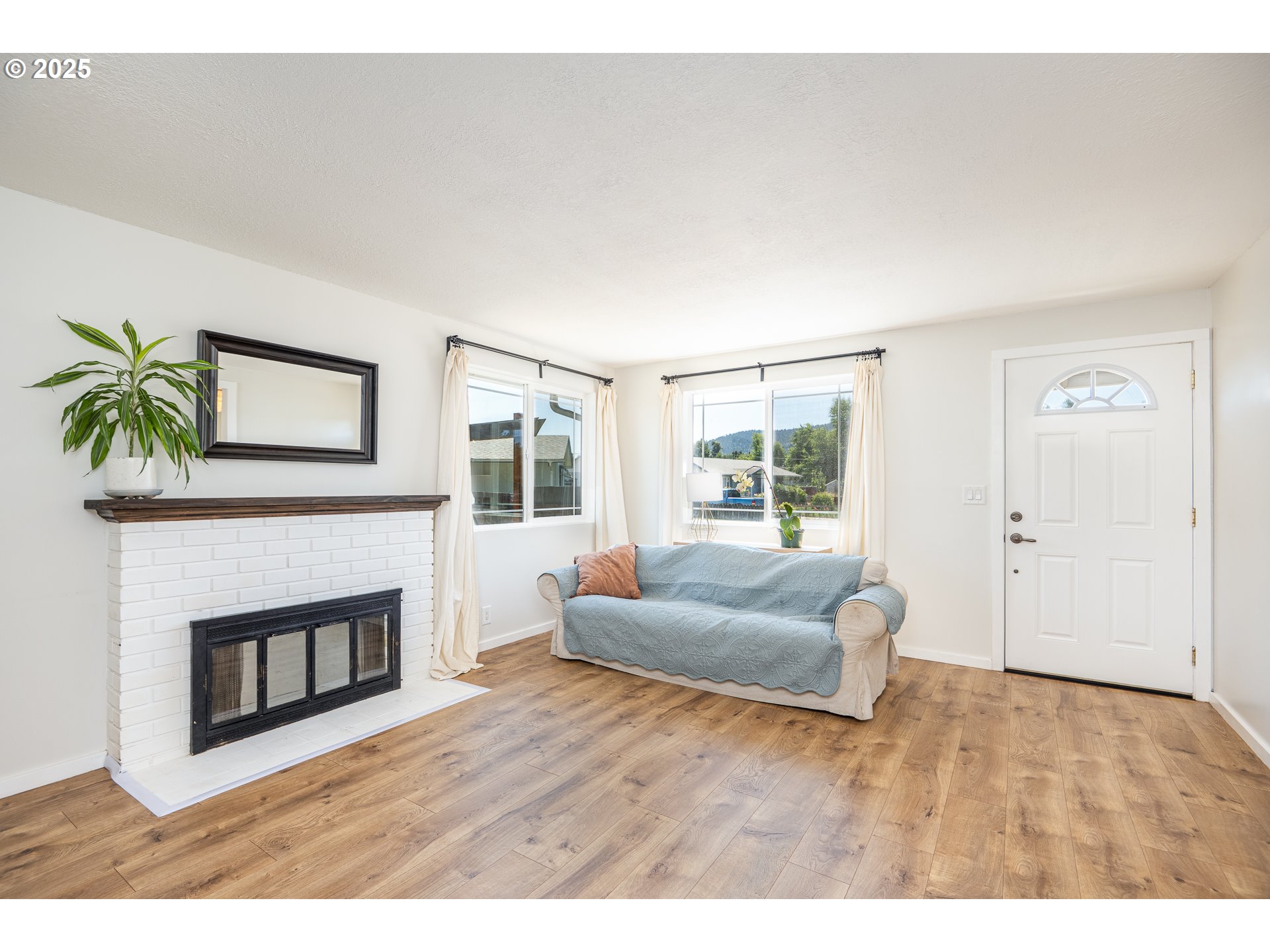 1181 South 39th Street Springfield, OR 97478 - Photo 5 of 37 Gallery Image 5
