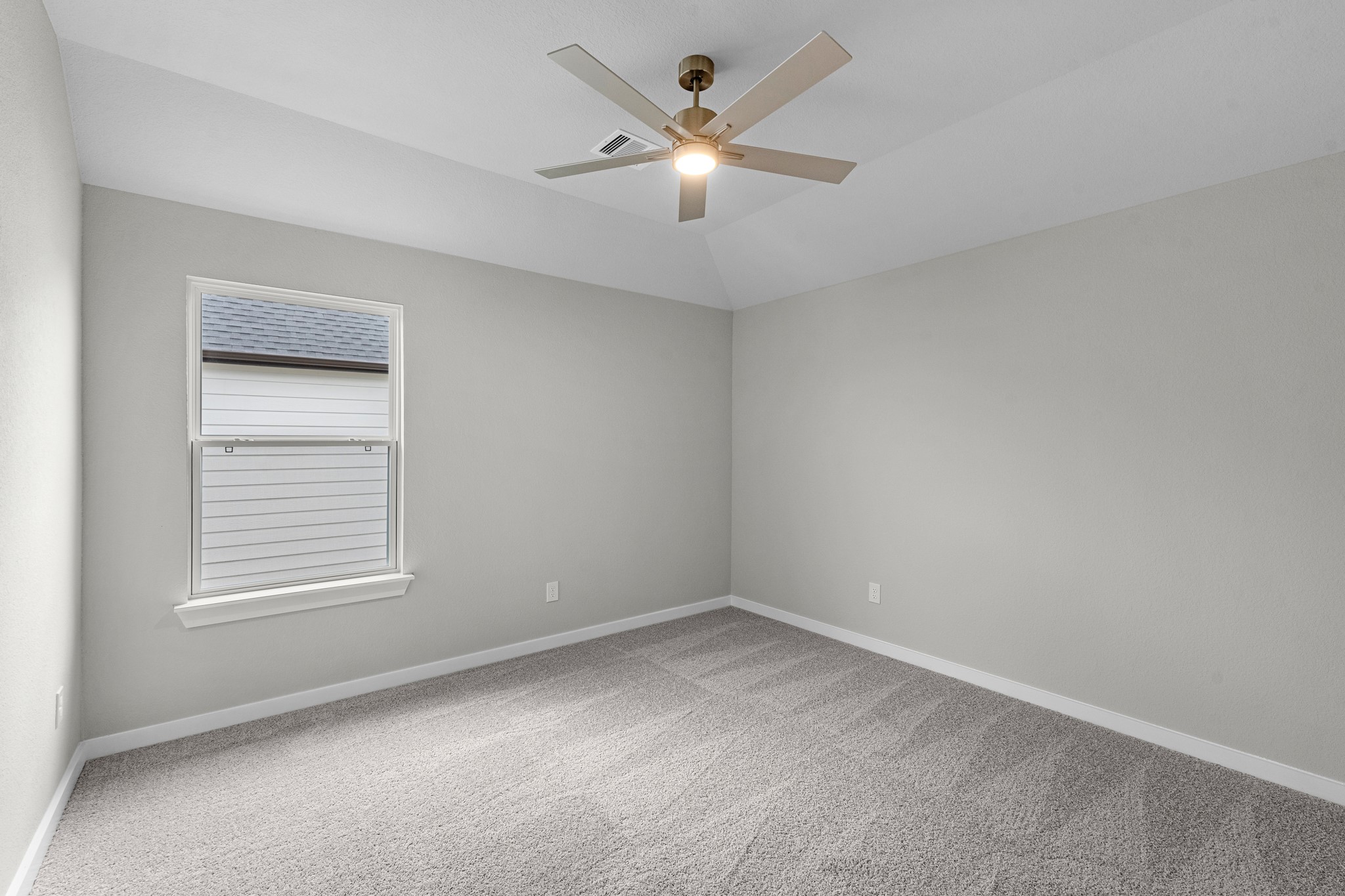 3410 Everglade Lane Rosenberg, TX 77471 - Photo 21 of 39 an empty room with a window and a ceiling fan