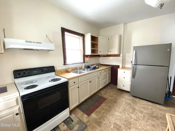 $439,000 | 40 Voorheesville Avenue, Voorheesville, NY 12186