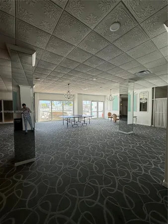 $4,800 | 5255 Collins Avenue, Unit 7B, Miami Beach, FL 33140