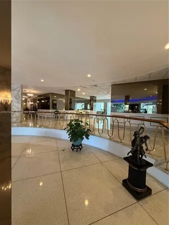 $4,800 | 5255 Collins Avenue, Unit 7B, Miami Beach, FL 33140