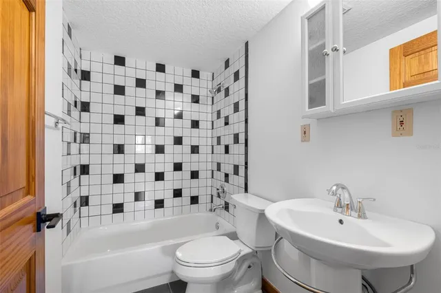 $1,990,000 | 11401 Thonotosassa Road, Thonotosassa, FL 33592