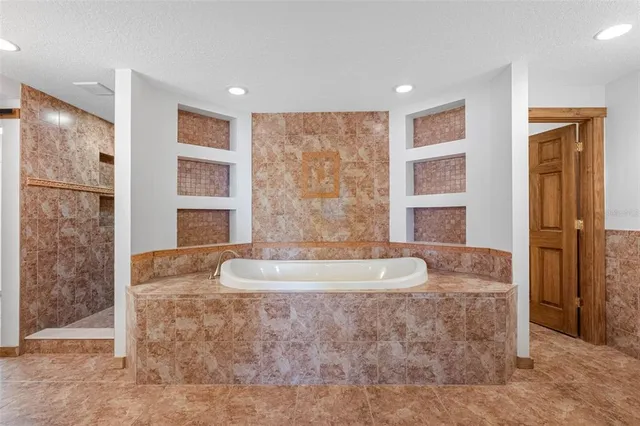 $1,990,000 | 11401 Thonotosassa Road, Thonotosassa, FL 33592