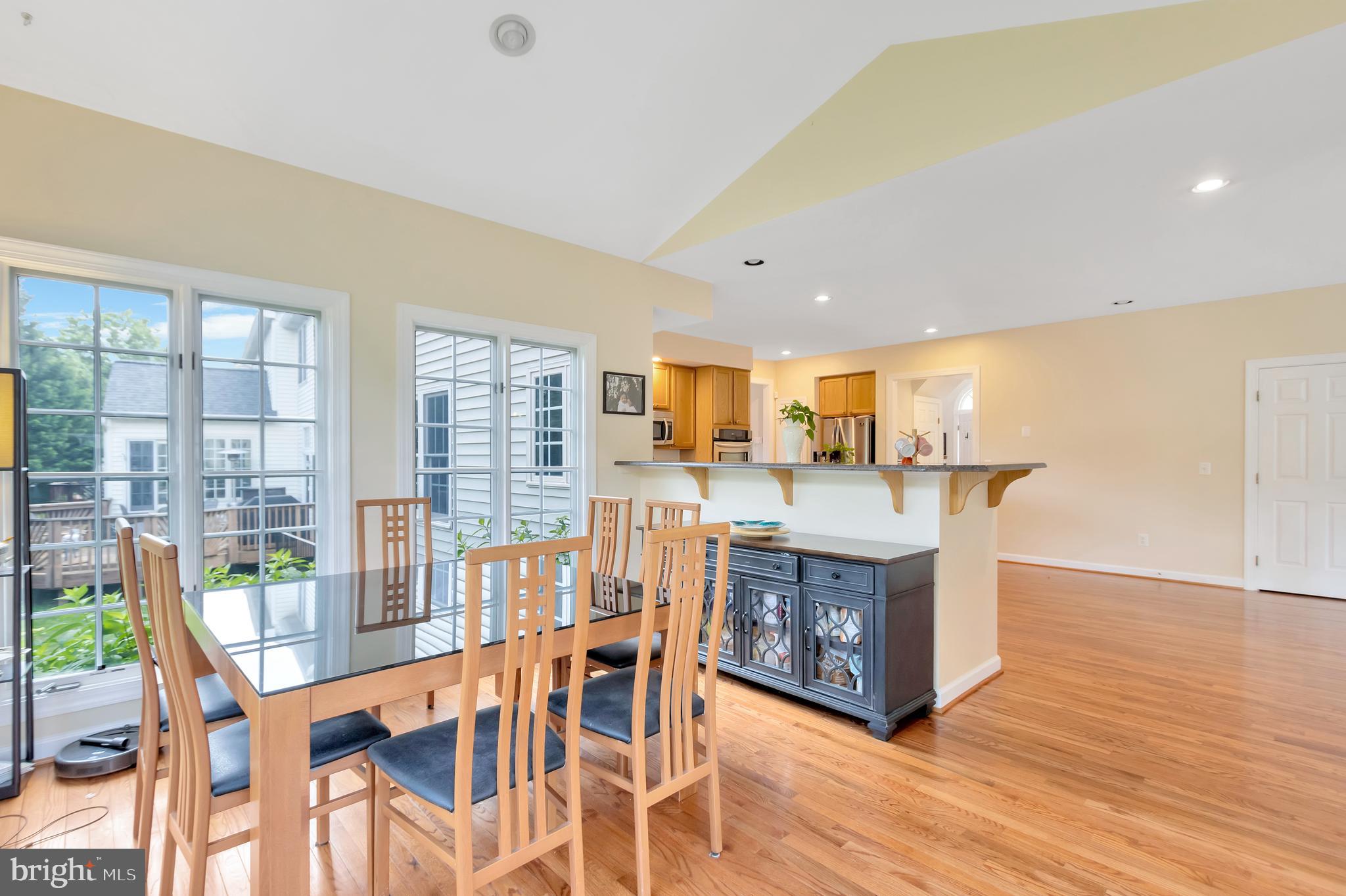 43364 Deepspring Court Ashburn, VA 20147 - Photo 15 of 59 Main Floor - Kitchen / Sunroom