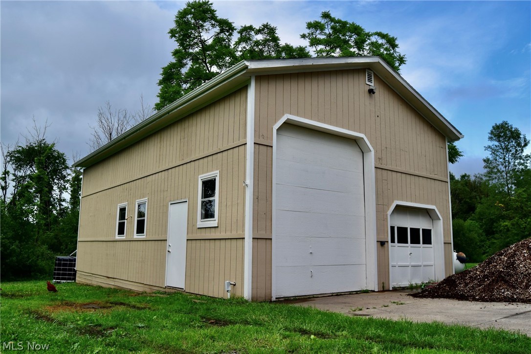14331 Ford Road Madison, OH 44057 - Photo 17 of 27 Large Barn with Electric and water. Measures (24'X40')
