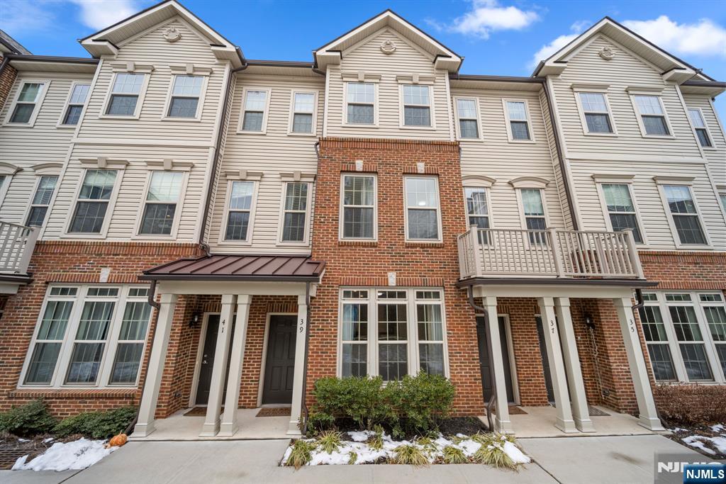 39 Arnold Drive Wood-Ridge, NJ 07075 - Photo 2 of 49