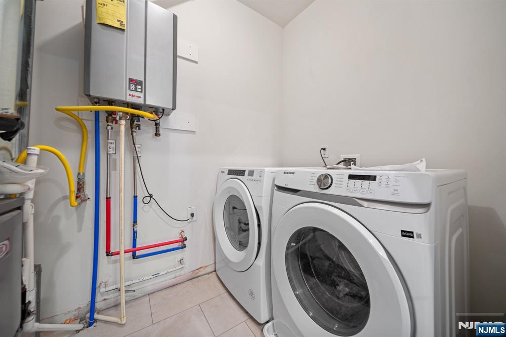 39 Arnold Drive Wood-Ridge, NJ 07075 - Photo 29 of 49 a utility room with dryer and washer