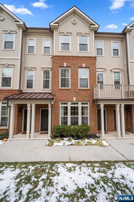 39 Arnold Drive Wood-Ridge, NJ 07075 - Photo 3 of 49 a front view of a building