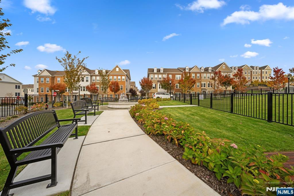 39 Arnold Drive Wood-Ridge, NJ 07075 - Photo 32 of 49 a view of a city