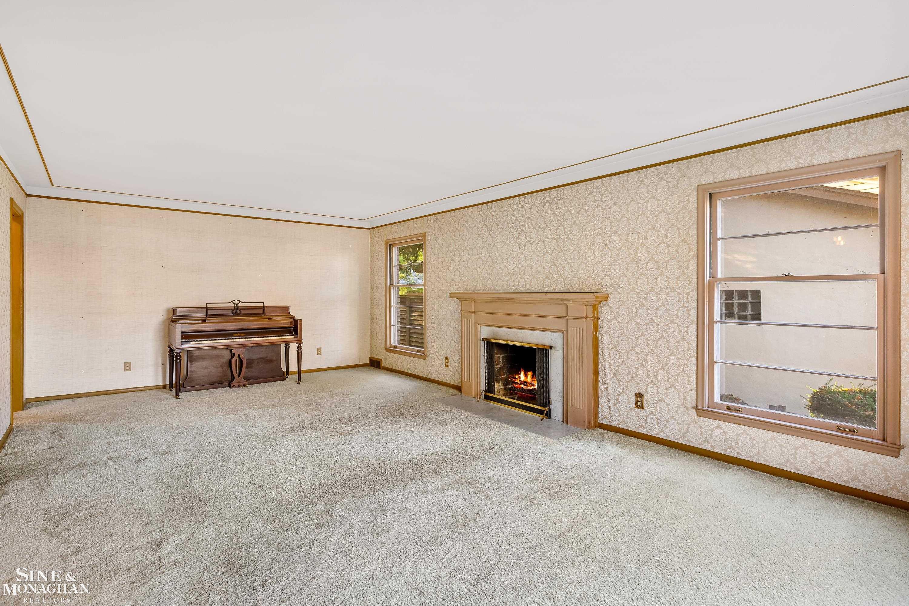 573 Pemberton Road Grosse Pointe, MI 48230 - Photo 5 of 38 50161027-a7b6d9cb-3328-4d50-9652-3b1c49cd5dce.JPG