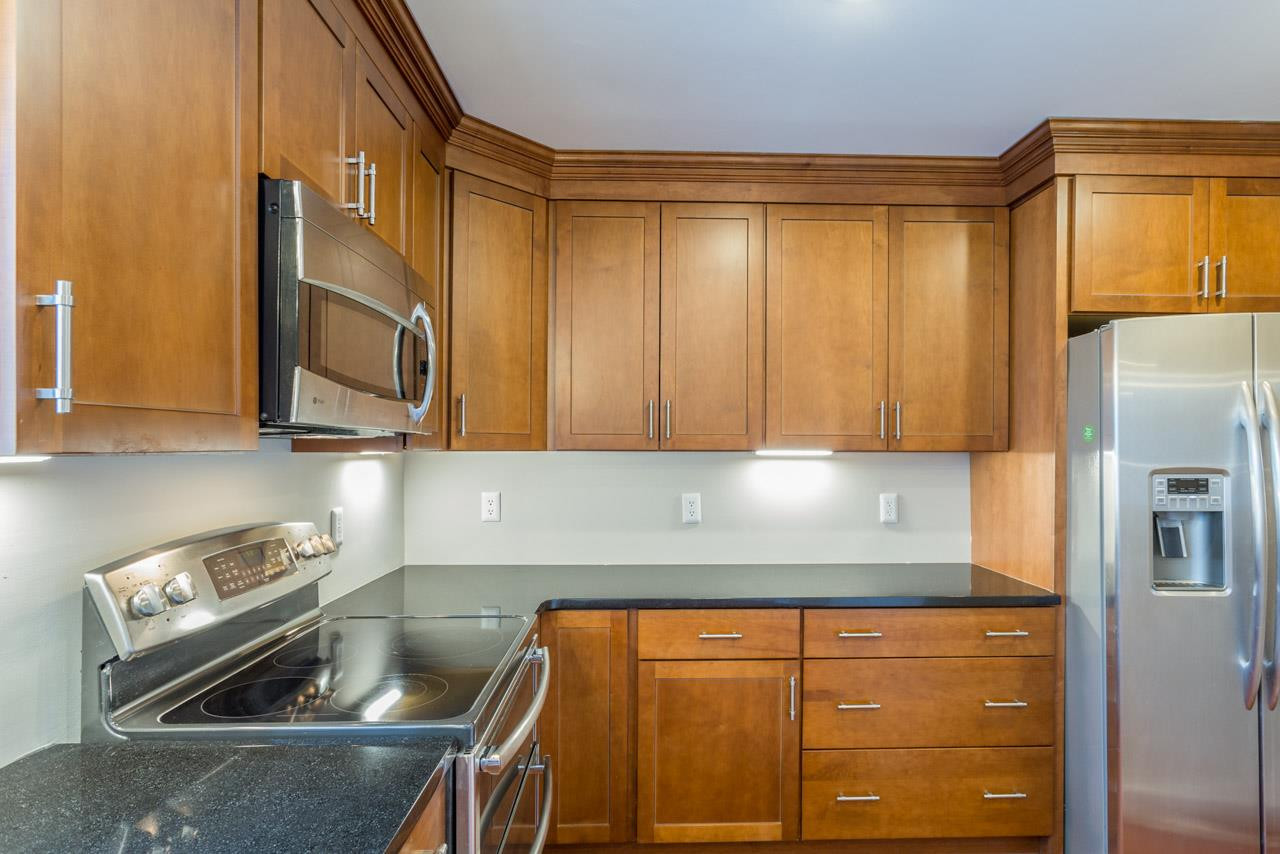307 Winterberry Ridge Drive Durham, NC 27713 - Photo 7 of 19 Kitchen