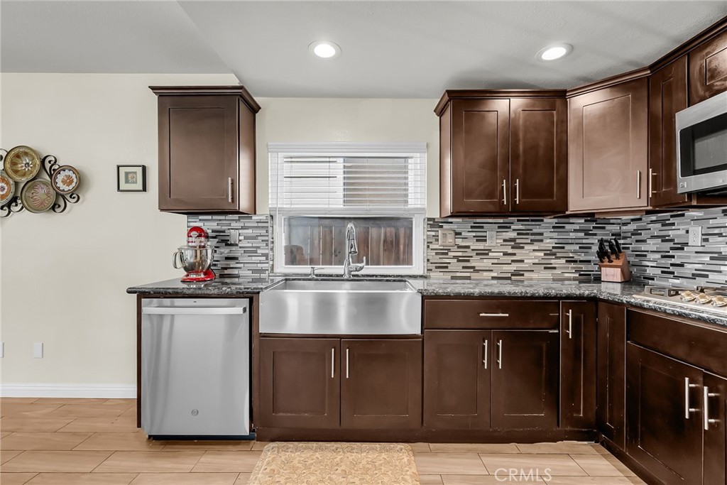 1105 West Victoria Street Rialto, CA 92376 - Photo 12 of 50
