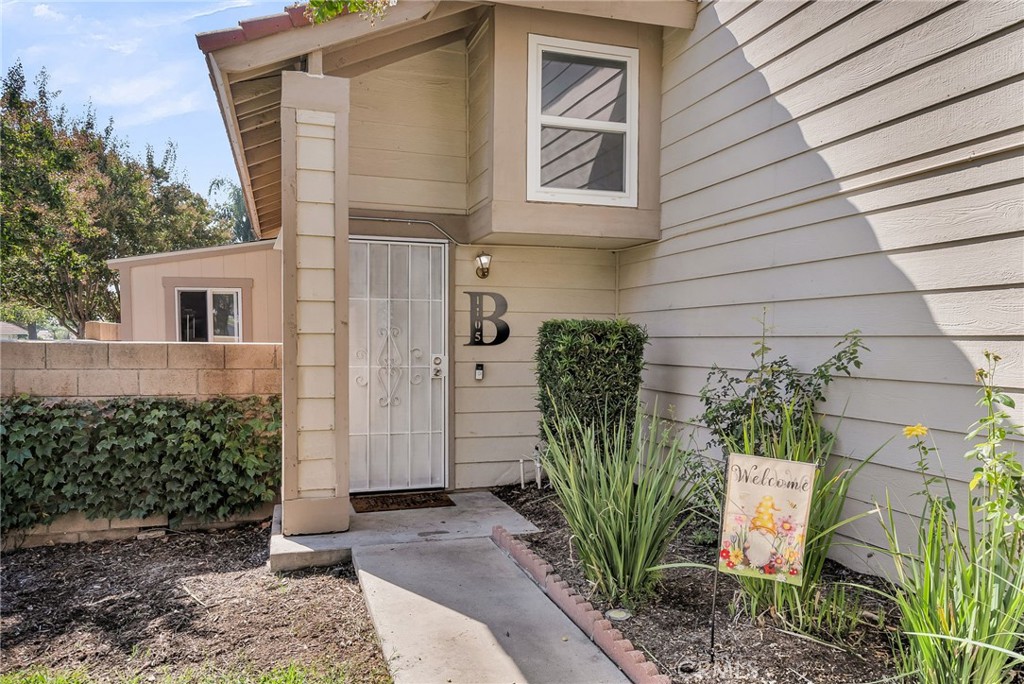 1105 West Victoria Street Rialto, CA 92376 - Photo 3 of 50