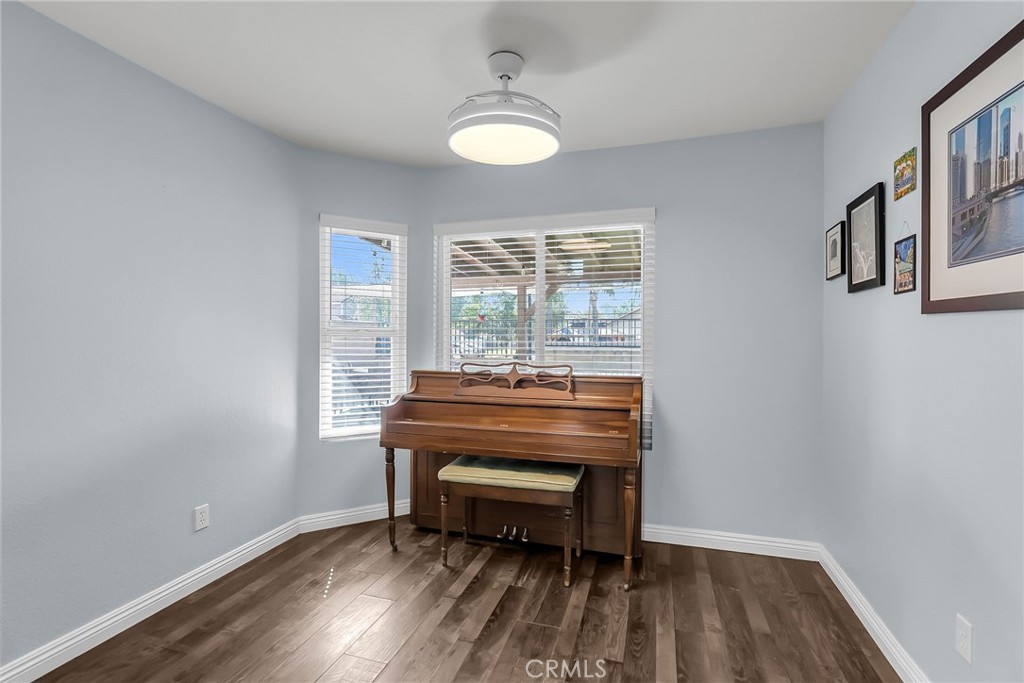 1105 West Victoria Street Rialto, CA 92376 - Photo 8 of 50