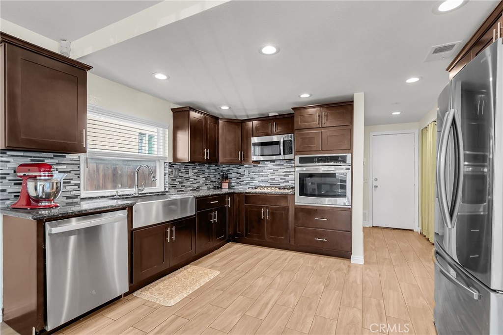1105 West Victoria Street Rialto, CA 92376 - Photo 10 of 50