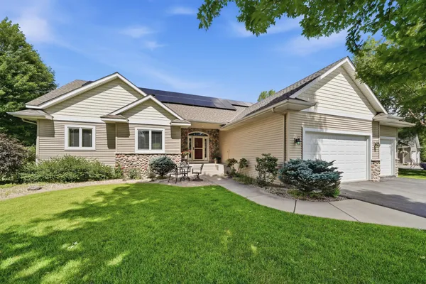 $639,900 | 868 Bavaria Hills Terrace, Chaska, MN 55318