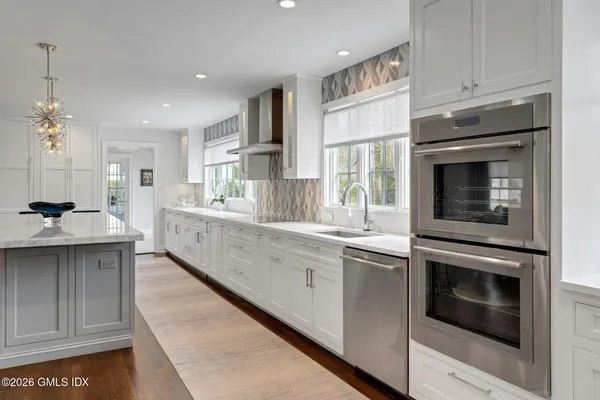 $3,495,000 | 10 Echo Lane, Greenwich, CT 06830