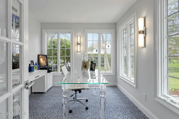 $3,495,000 | 10 Echo Lane, Greenwich, CT 06830