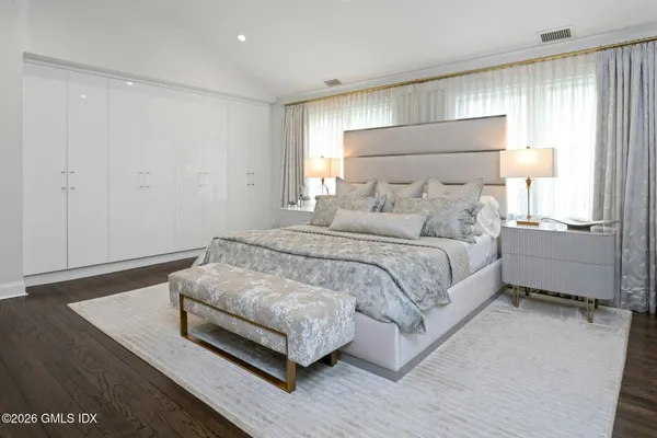 $3,495,000 | 10 Echo Lane, Greenwich, CT 06830