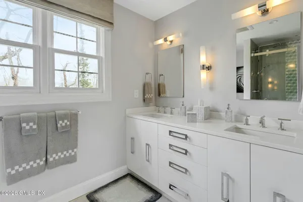$3,495,000 | 10 Echo Lane, Greenwich, CT 06830