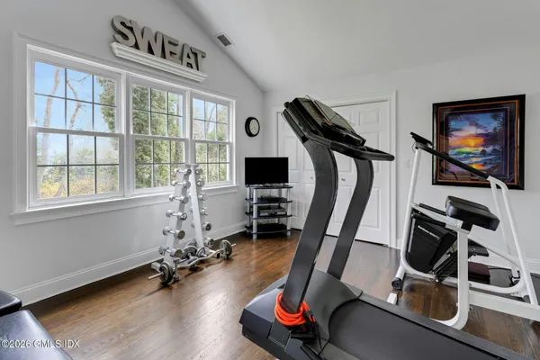 $3,495,000 | 10 Echo Lane, Greenwich, CT 06830