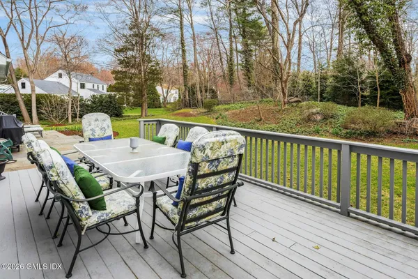 $3,495,000 | 10 Echo Lane, Greenwich, CT 06830