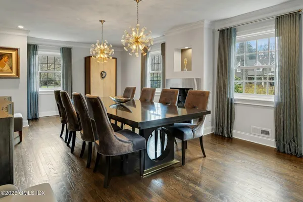 $3,495,000 | 10 Echo Lane, Greenwich, CT 06830