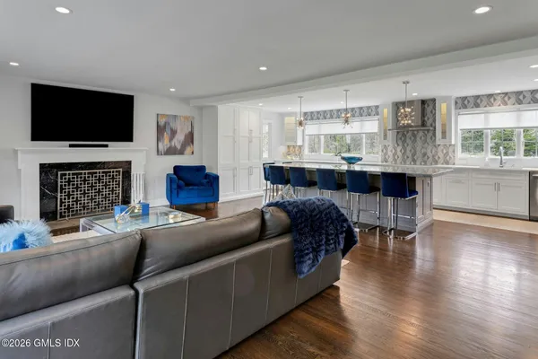 $3,495,000 | 10 Echo Lane, Greenwich, CT 06830