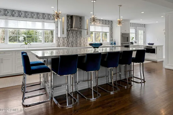 $3,495,000 | 10 Echo Lane, Greenwich, CT 06830