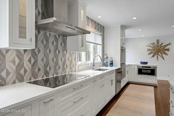 $3,495,000 | 10 Echo Lane, Greenwich, CT 06830