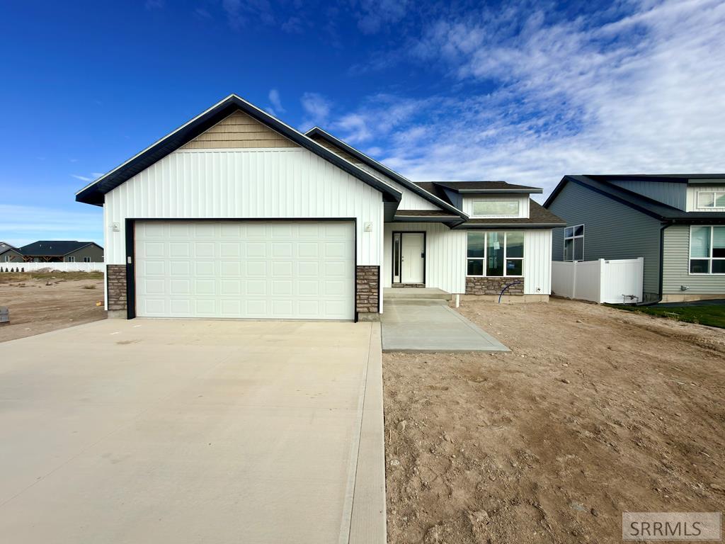 1082 Alpine Avenue Chubbuck, ID 83202 - Photo 1 of 31 Main View