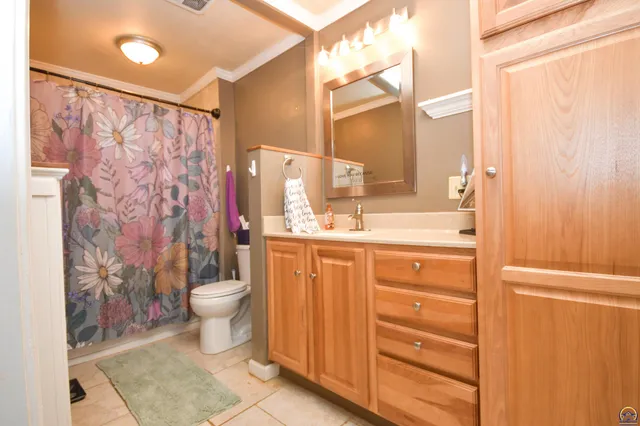 $310,000 | 715 Northwest 35th Street, Topeka, KS 66617