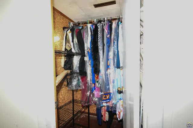 $310,000 | 715 Northwest 35th Street, Topeka, KS 66617