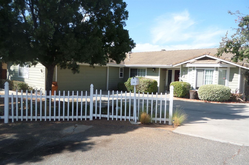 195 Floresta Fallbrook, CA 92028 - Photo 1 of 1 Gallery Image 1