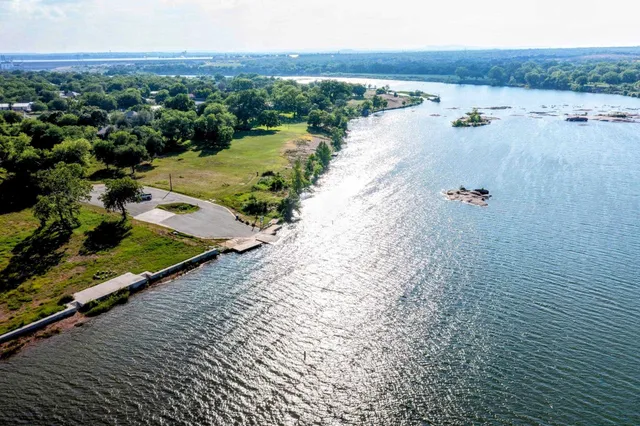 $2,650 | 301 Knights Row, Cottonwood Shores, TX 78657