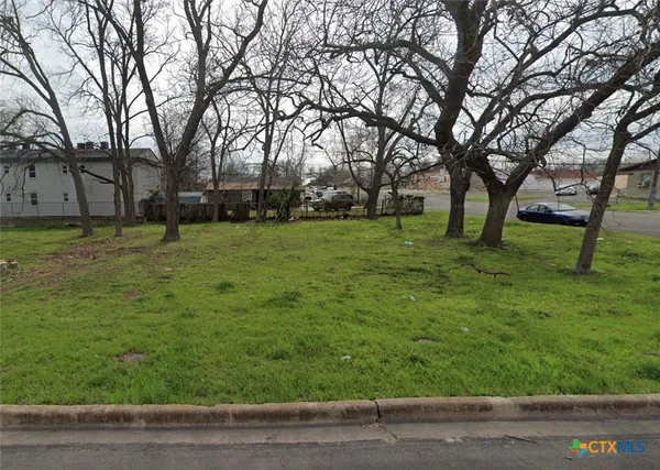 a big yard with lots of green space and trees