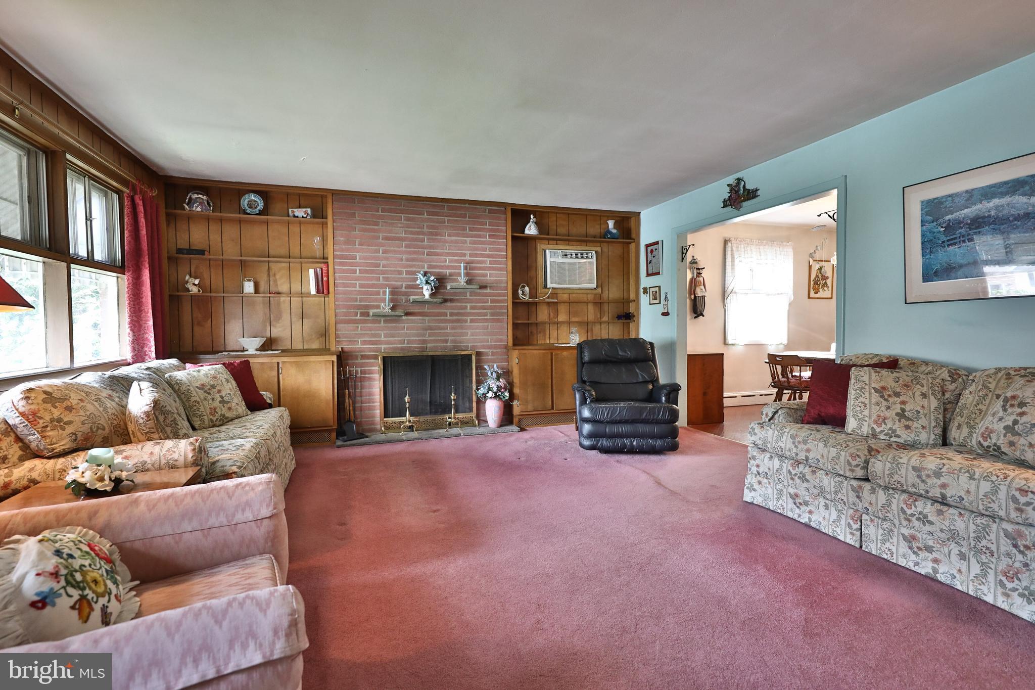 135 Reiffs Mill Road Ambler, PA 19002 - Photo 2 of 27 Living room