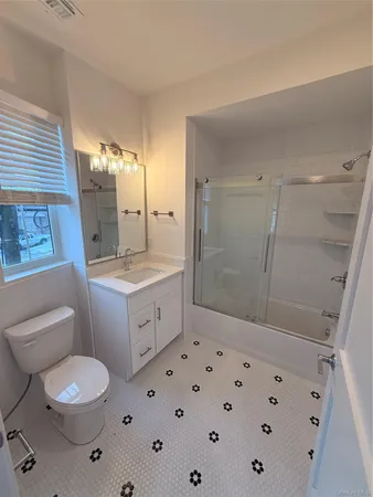 $3,100 | 122 Greenwich Avenue, Unit 201, Goshen, NY 10924