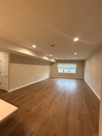 $3,100 | 122 Greenwich Avenue, Unit 201, Goshen, NY 10924