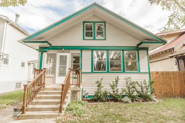 $369,900 | 904 Hayes Avenue, Oak Park, IL 60302