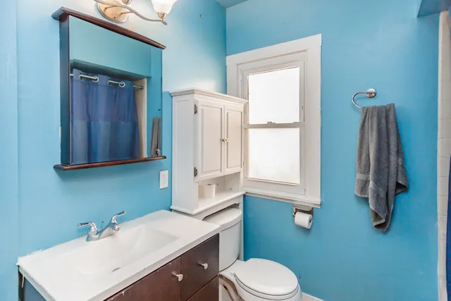 $369,900 | 904 Hayes Avenue, Oak Park, IL 60302