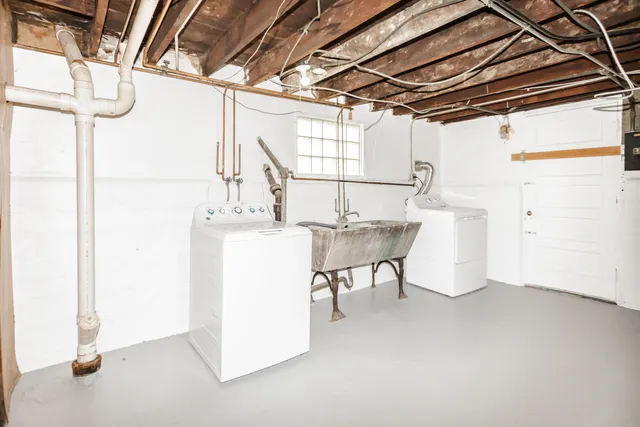 $369,900 | 904 Hayes Avenue, Oak Park, IL 60302