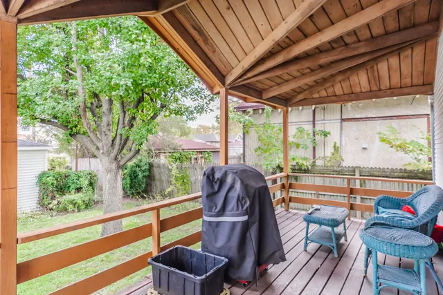 $369,900 | 904 Hayes Avenue, Oak Park, IL 60302