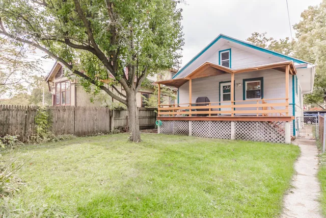 $369,900 | 904 Hayes Avenue, Oak Park, IL 60302