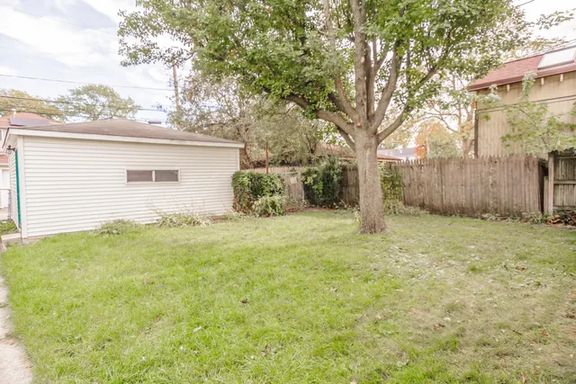 $369,900 | 904 Hayes Avenue, Oak Park, IL 60302