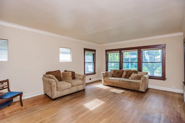 $369,900 | 904 Hayes Avenue, Oak Park, IL 60302
